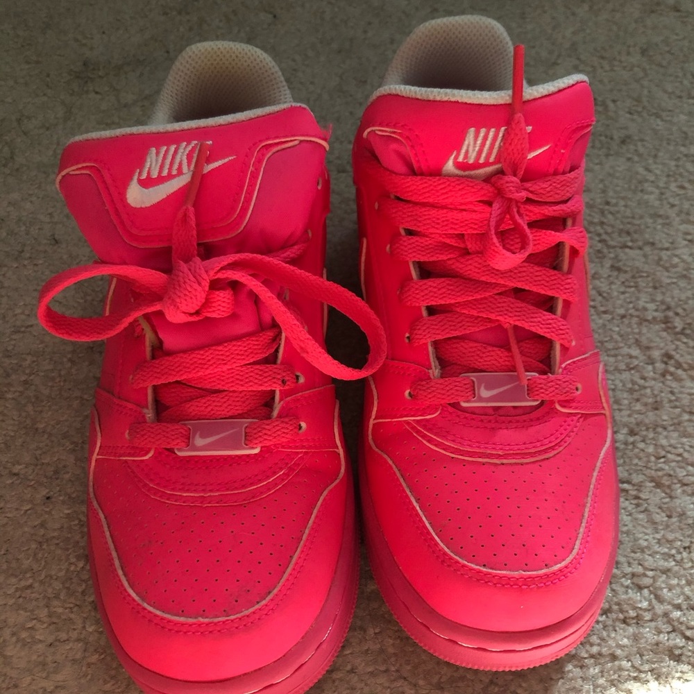 Size 6 Nike’s